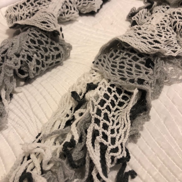 NEW Knit Scarf π§£ - Picture 2 of 4